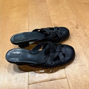 Born black leather slip on sandals 8